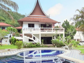 Lovely 2-Bedroom Condo with Pool and Terrace